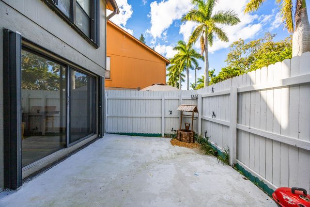 310 Sandtree Drive, Palm Beach Gardens, FL 33403