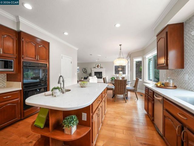 376 Blue Oak Ln, Clayton, CA 94517