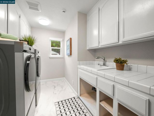 376 Blue Oak Ln, Clayton, CA 94517