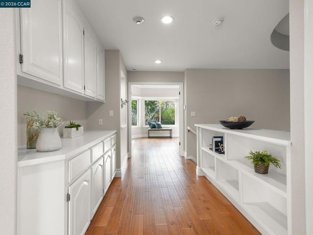 376 Blue Oak Ln, Clayton, CA 94517