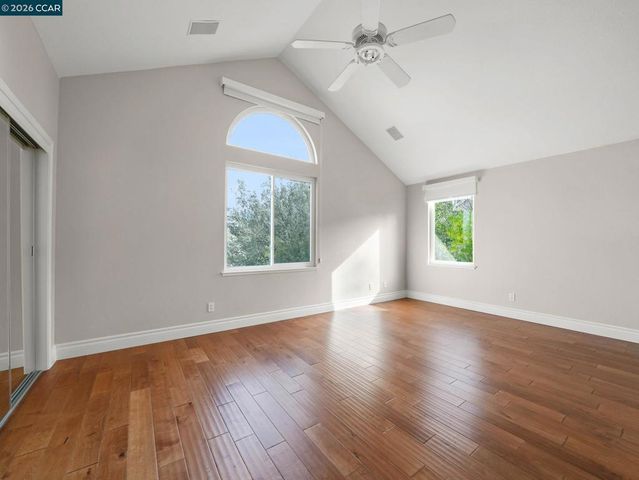 376 Blue Oak Ln, Clayton, CA 94517