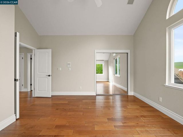 376 Blue Oak Ln, Clayton, CA 94517