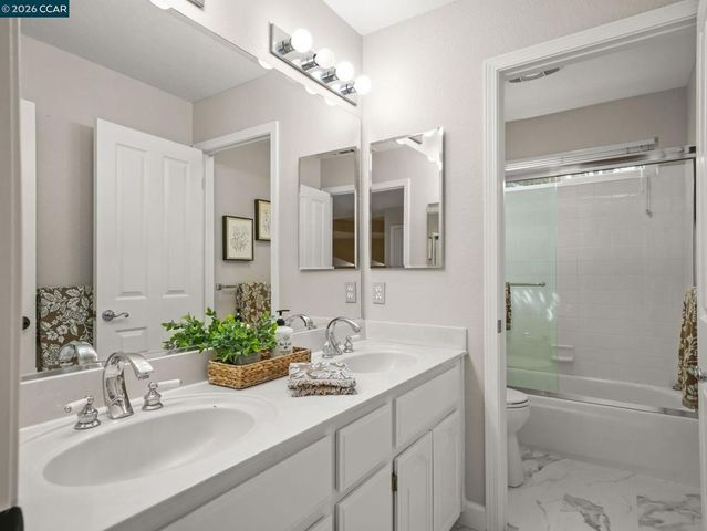 376 Blue Oak Ln, Clayton, CA 94517