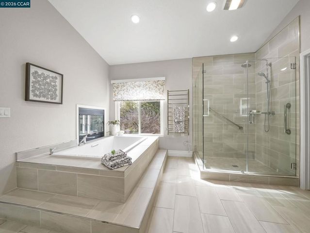 376 Blue Oak Ln, Clayton, CA 94517