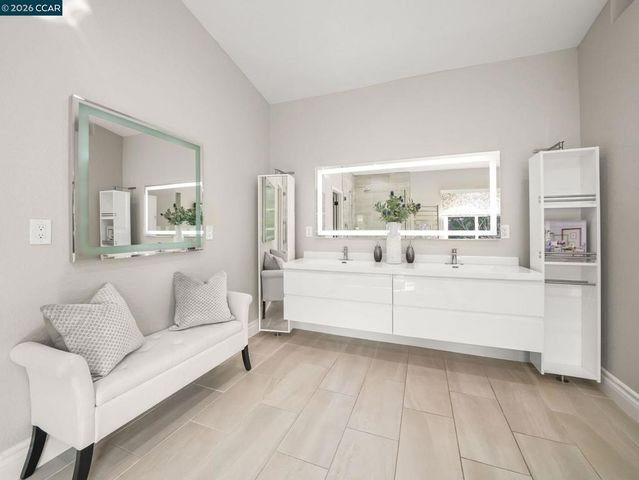 376 Blue Oak Ln, Clayton, CA 94517