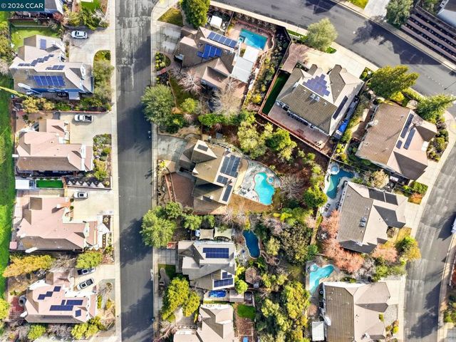 376 Blue Oak Ln, Clayton, CA 94517