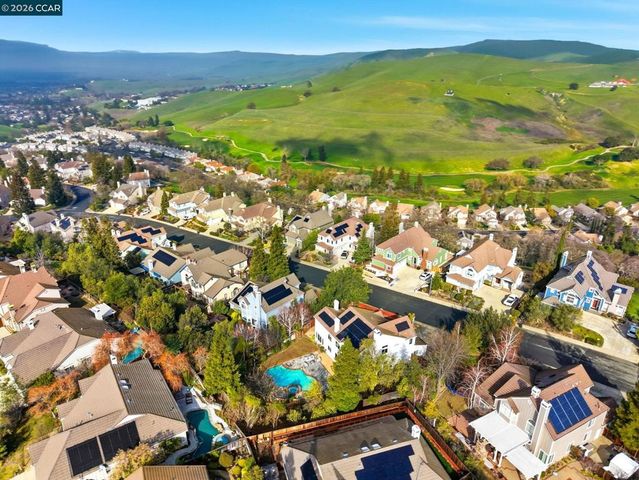 376 Blue Oak Ln, Clayton, CA 94517