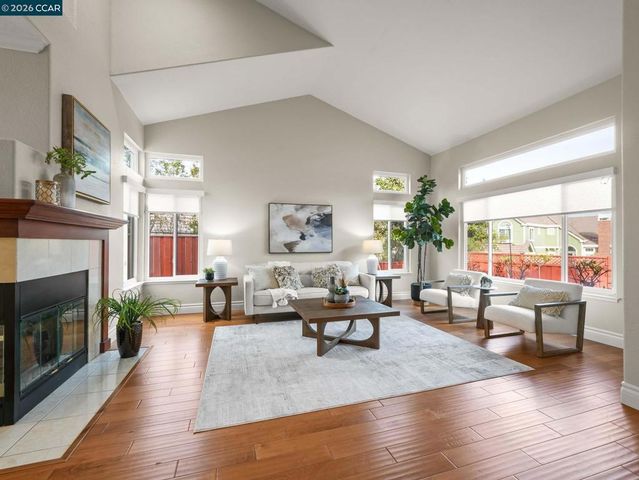 376 Blue Oak Ln, Clayton, CA 94517