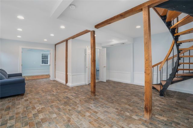 31 Bridge Street B, Newport, RI 02840