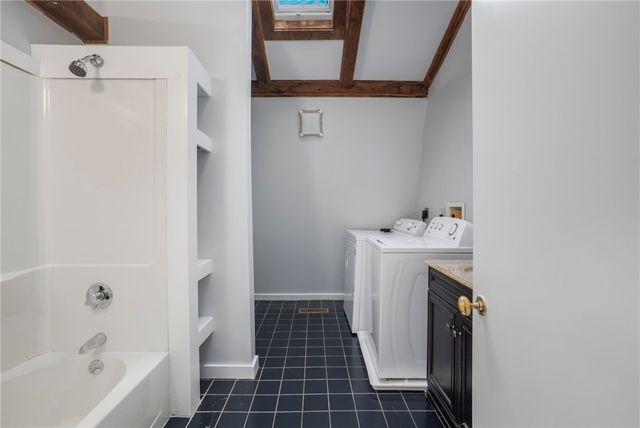 31 Bridge Street B, Newport, RI 02840