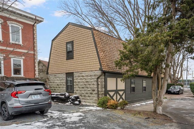 31 Bridge Street B, Newport, RI 02840