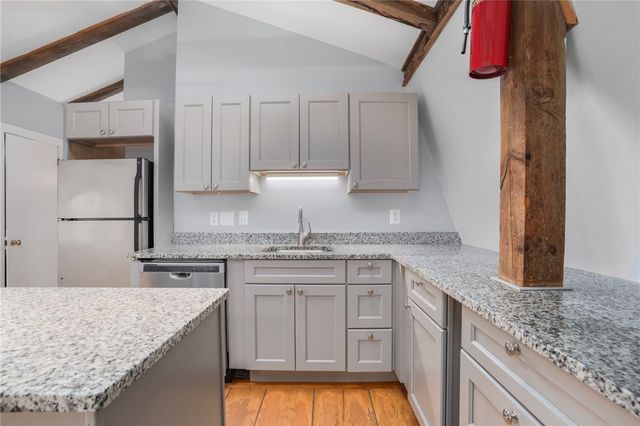 31 Bridge Street B, Newport, RI 02840