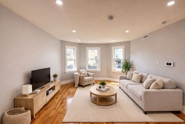 169 Fairmont Ave 3, Worcester, MA 01604