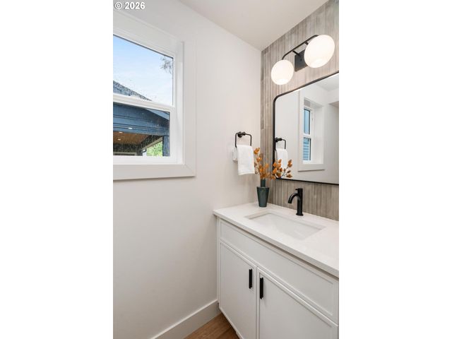 5601 Se Bybee Blvd C, Portland, OR 97206