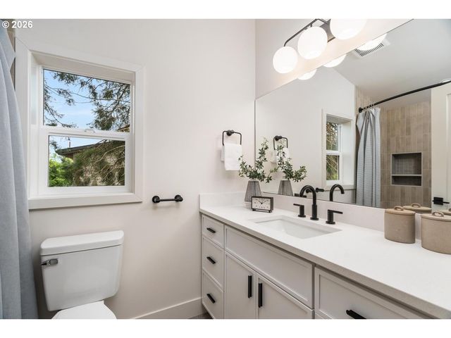 5601 Se Bybee Blvd C, Portland, OR 97206