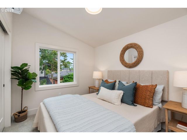 5601 Se Bybee Blvd C, Portland, OR 97206