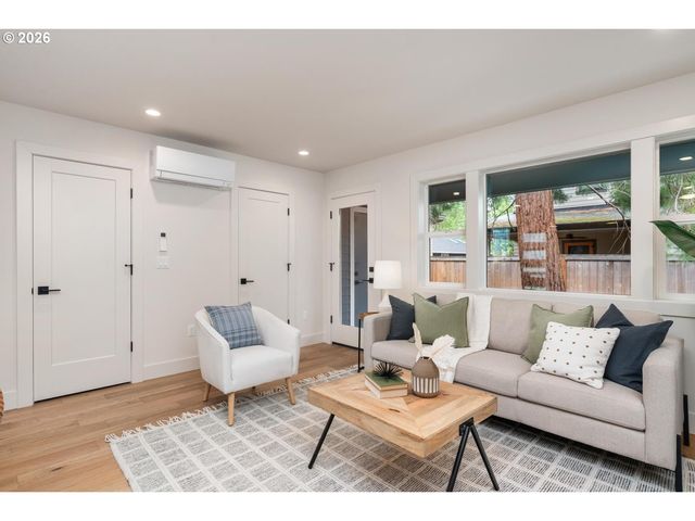 5601 Se Bybee Blvd C, Portland, OR 97206