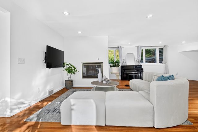 29 Patterson Rd, Lexington, MA 02421