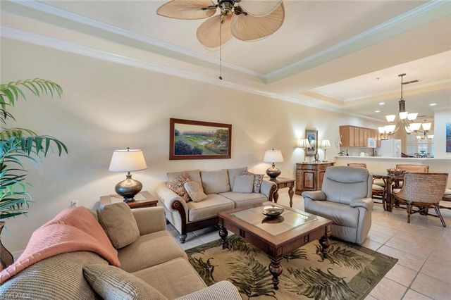 4863 Hampshire CT # 305, Naples, FL 34112