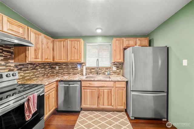3995 Fischer Park Avenue NE, Bremerton, WA 98310