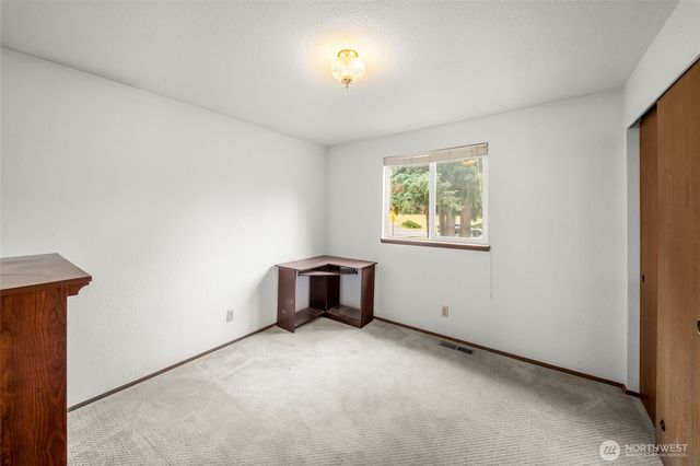 3995 Fischer Park Avenue NE, Bremerton, WA 98310