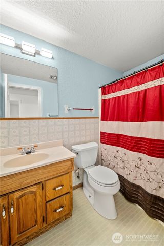 3995 Fischer Park Avenue NE, Bremerton, WA 98310
