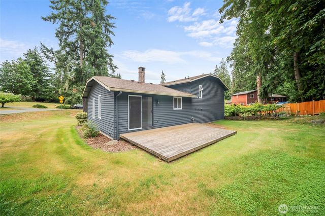 3995 Fischer Park Avenue NE, Bremerton, WA 98310