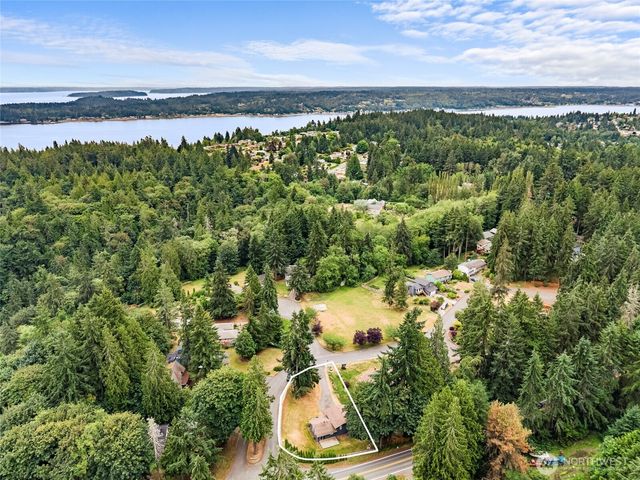3995 Fischer Park Avenue NE, Bremerton, WA 98310