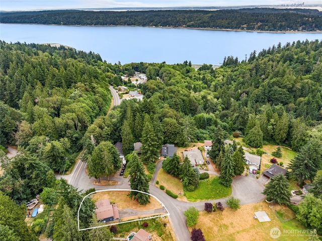 3995 Fischer Park Avenue NE, Bremerton, WA 98310