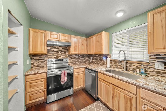 3995 Fischer Park Avenue NE, Bremerton, WA 98310