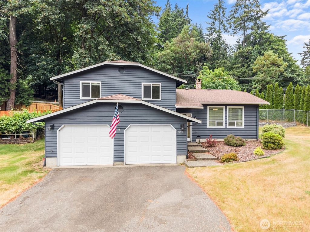 3995 Fischer Park Avenue NE, Bremerton, WA 98310