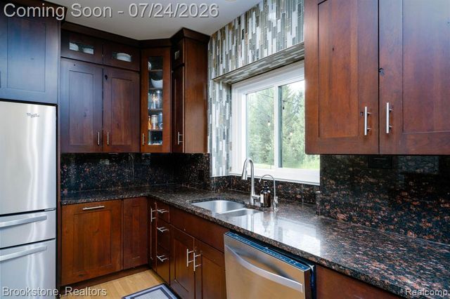 7768 Somerhill Lane, Clarkston, MI 48348