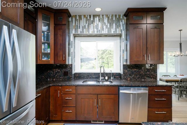 7768 Somerhill Lane, Clarkston, MI 48348