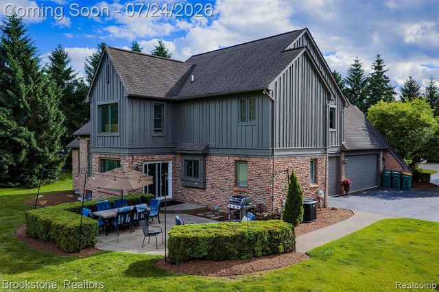 7768 Somerhill Lane, Clarkston, MI 48348