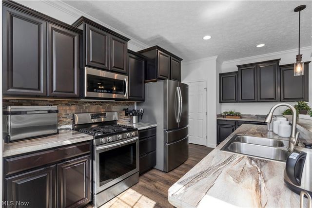 8782 Wakefield Run, North Ridgeville, OH 44039