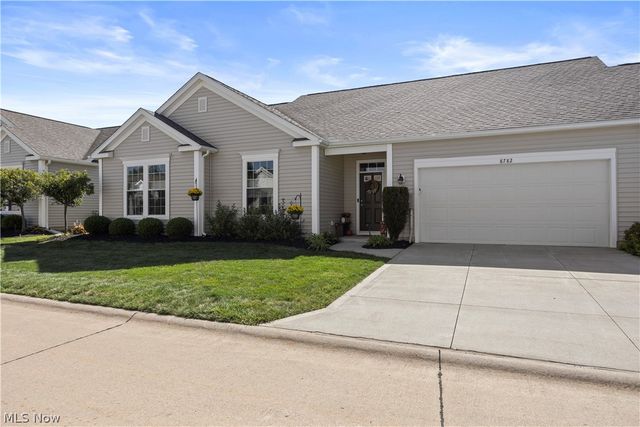 8782 Wakefield Run, North Ridgeville, OH 44039