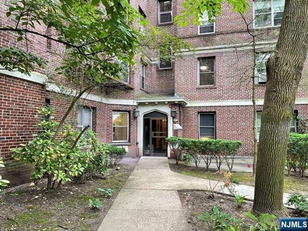 100 Palisade Avenue C13, Englewood, NJ 07631