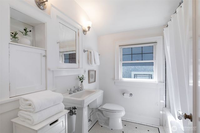 431 Smith Street, Seattle, WA 98109
