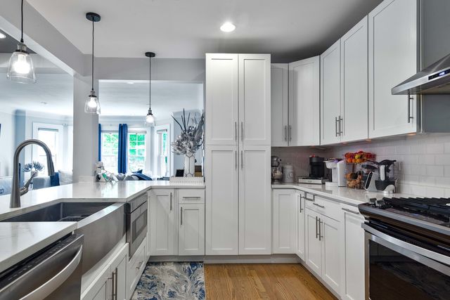 5632 W Pensacola Avenue, Chicago, IL 60634