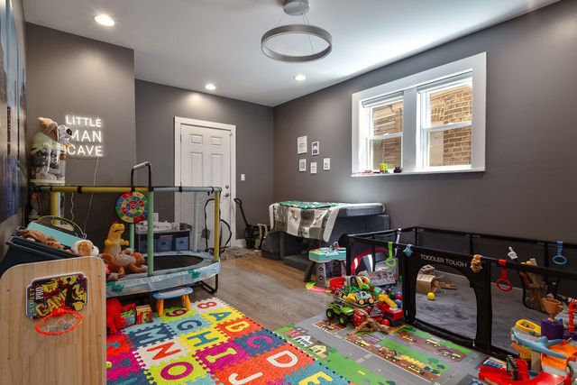 5632 W Pensacola Avenue, Chicago, IL 60634
