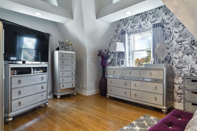 5632 W Pensacola Avenue, Chicago, IL 60634