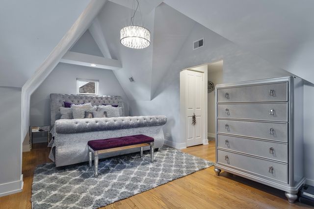 5632 W Pensacola Avenue, Chicago, IL 60634