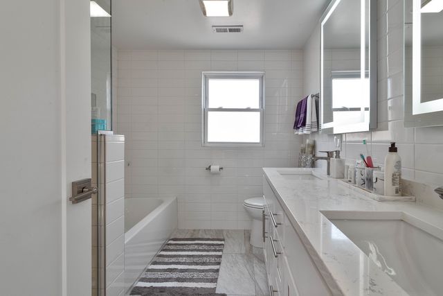 5632 W Pensacola Avenue, Chicago, IL 60634