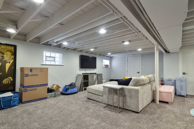 5632 W Pensacola Avenue, Chicago, IL 60634