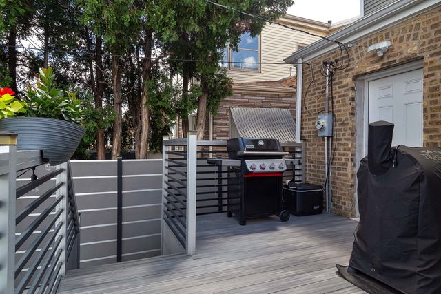 5632 W Pensacola Avenue, Chicago, IL 60634