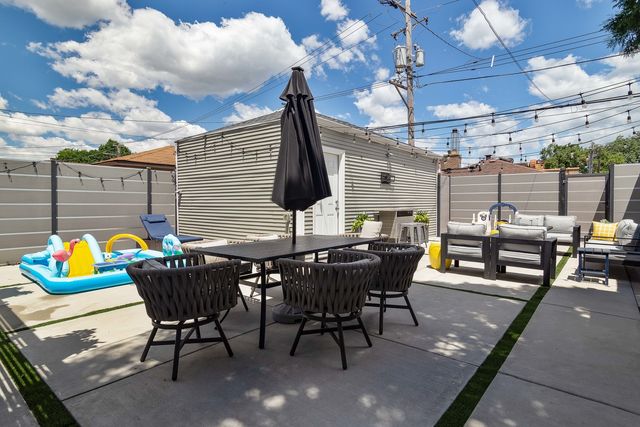 5632 W Pensacola Avenue, Chicago, IL 60634