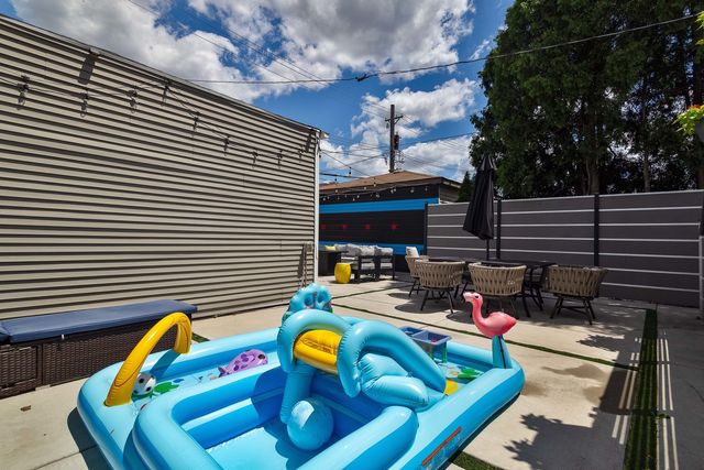 5632 W Pensacola Avenue, Chicago, IL 60634