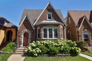 5632 W Pensacola Avenue, Chicago, IL 60634