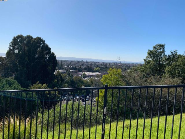 945 Fletcher Ln A312, Hayward, CA 94544