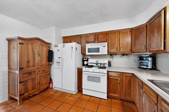 1 Dino Court, Peralta, NM 87042